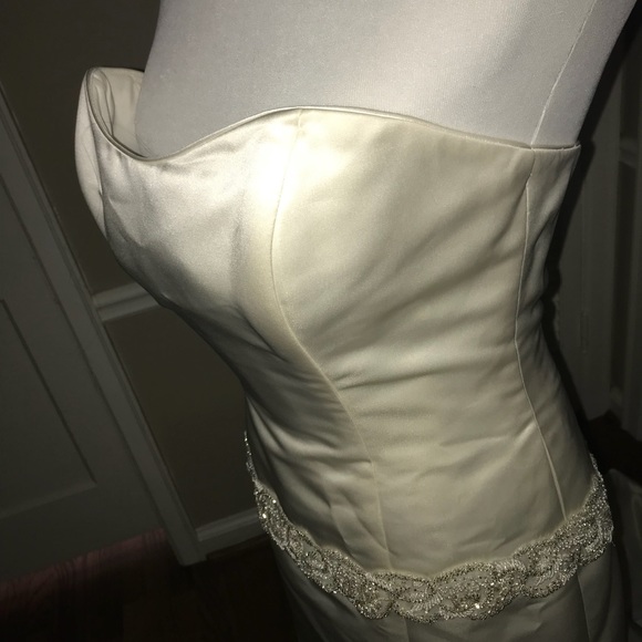 Beautiful wedding dress - Picture 5 of 8